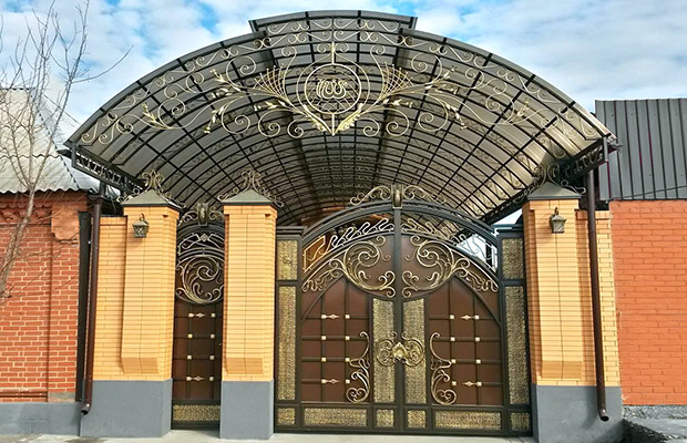 Купить или заказать ворота для дома с навесом - стильные и надежные решения для вашего участка в Снежинске от 42321 руб | ВоротМастер-Снж